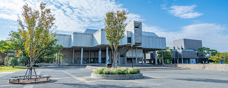 佐賀県立美術館