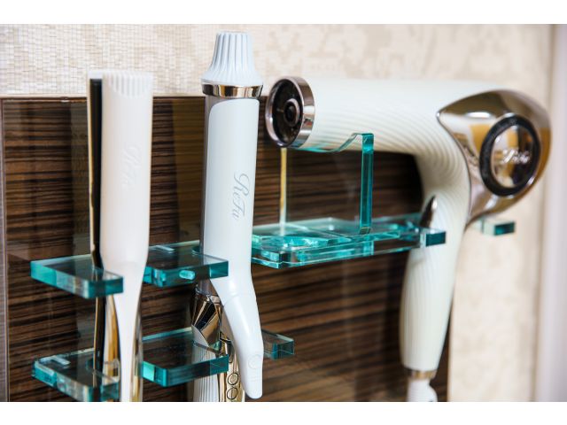 ReFa3点セット完備。お泊まりでもワンランク上の美髪ケアを。