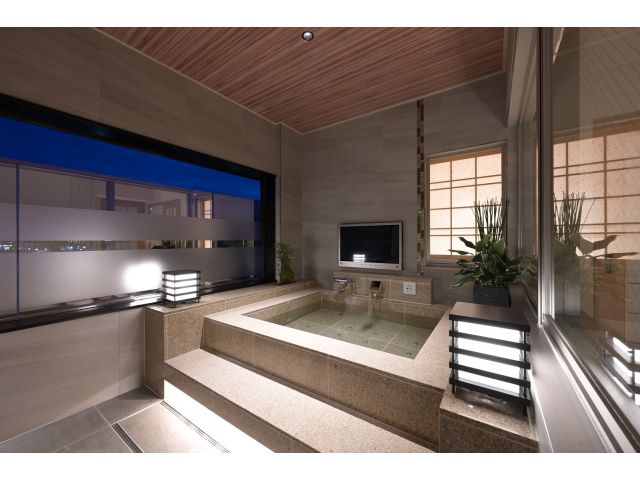 大阪を一望できる最上階に設置の露天風呂