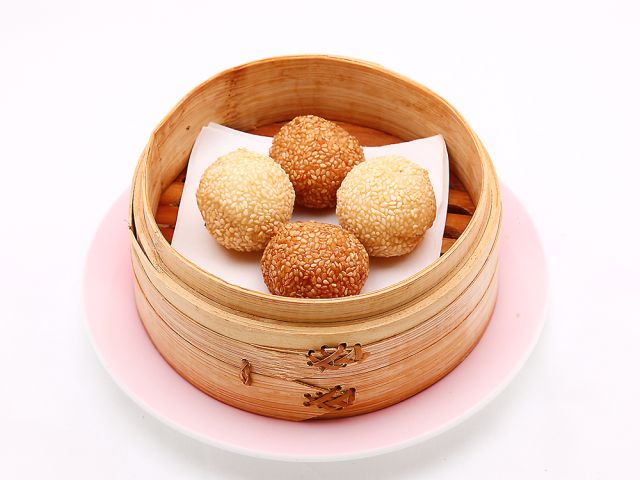 期間限定メニュー（秋）ゴマ団子