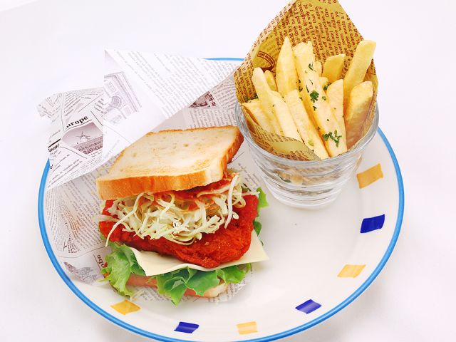 ランチメニューチキンサルサトーストサンドセット
