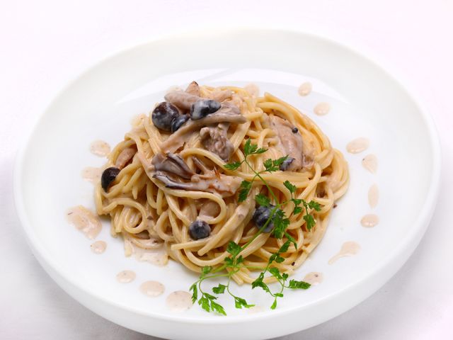 季節メニュー「ポルチーニ茸ソース」きのこパスタ