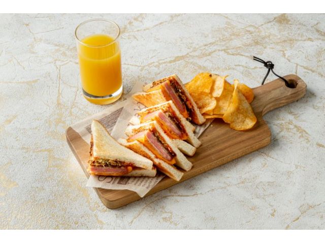 モーニング：とろーりチーズのハムカツサンド