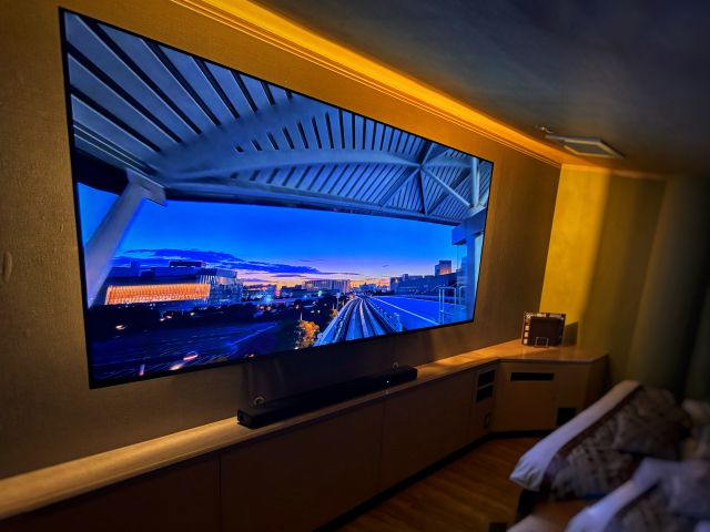 503号室に85インチ超大型TV+サウンドバー導入！迫力の映像と音で臨場感爆上り！！