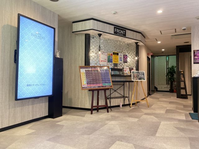 １Fエントランス当店パネルから、お部屋をお選びいただけるようになっています。たまに反応悪いのは申し訳...