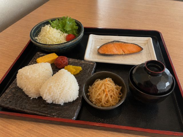 朝食