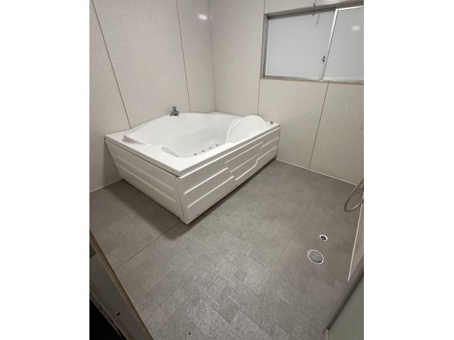 102号室！床がきれいになりました！