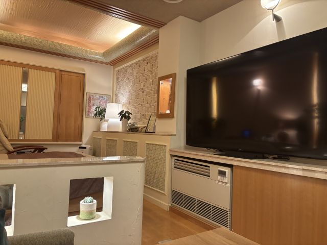 大迫力、７５インチの大型テレビでライブ鑑賞やスポーツ観戦もお楽しみ頂けます。１２・１３・１５・２３・...