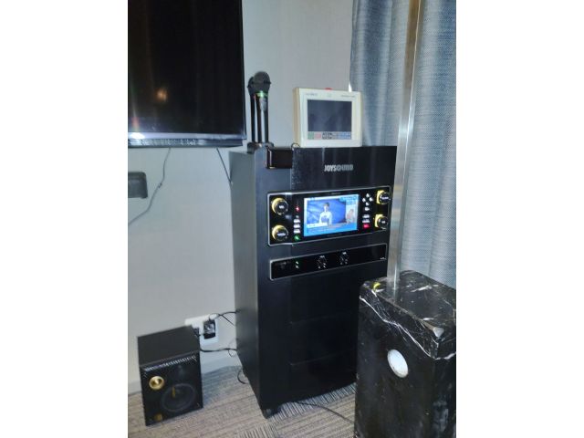 お客様のご要望にお応えして、208号室にカラオケを導入いたしました‼プライベートな空間で、周りを気に...