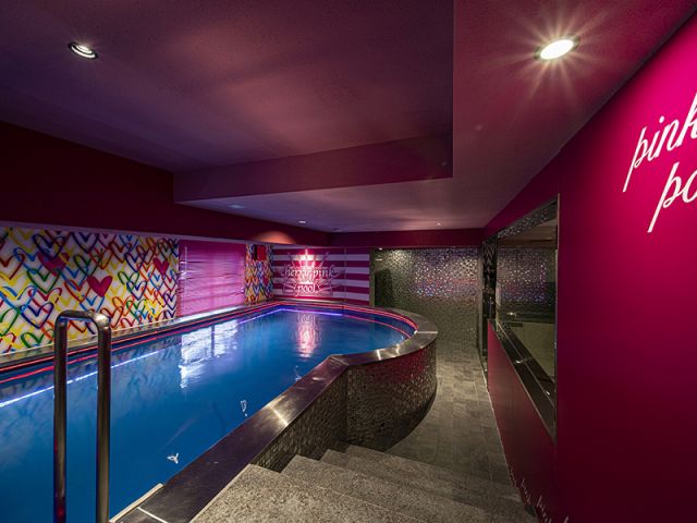 503号室はピンクを基調としたかわいいプールにリニューアル♡【チェリーピンク】プールです！かわいくっ...