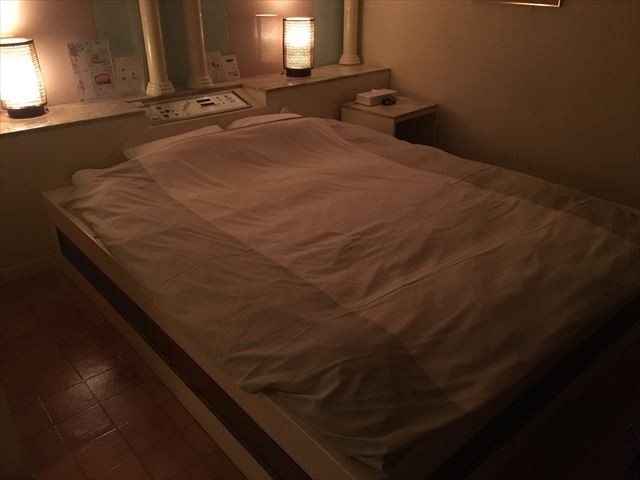 605号室 やわらかい光が包み込む