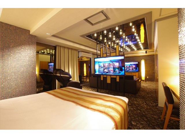 BLUE HOTEL Sju(:)pri:m (ブルーホテル シュープリーム)