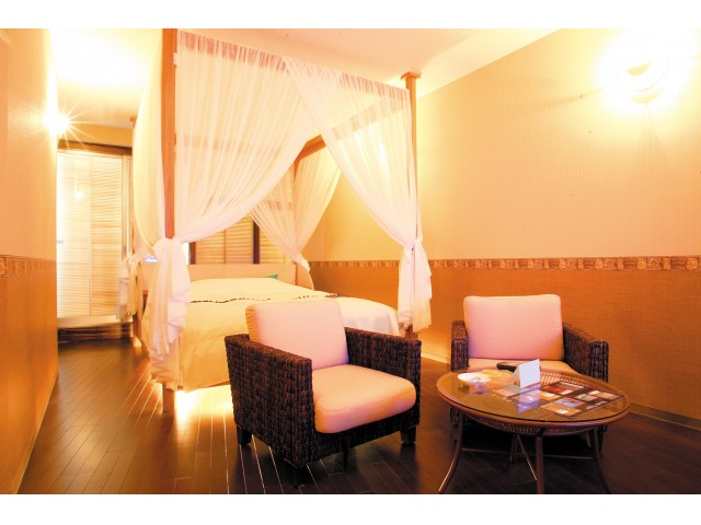 HOTEL cache-cache