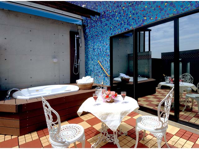 部屋タイプ1 開放的なバスタイム