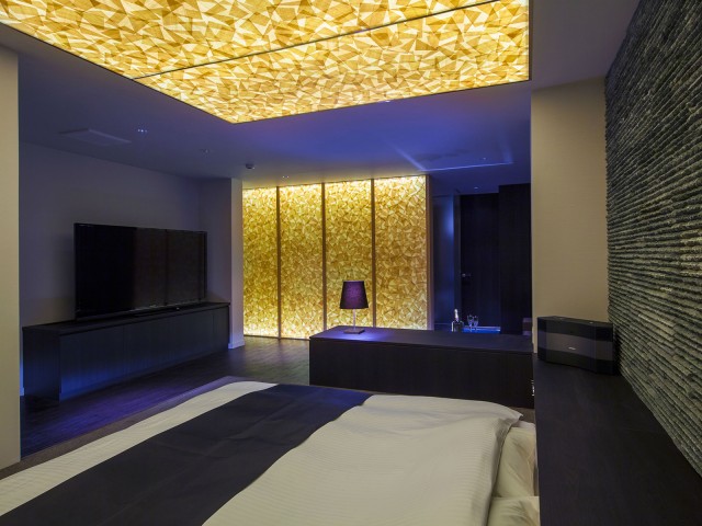 503(ランクA)/光る浴槽HOTARU 黄金に光り輝く壁に抱かれる　「非日常空間」