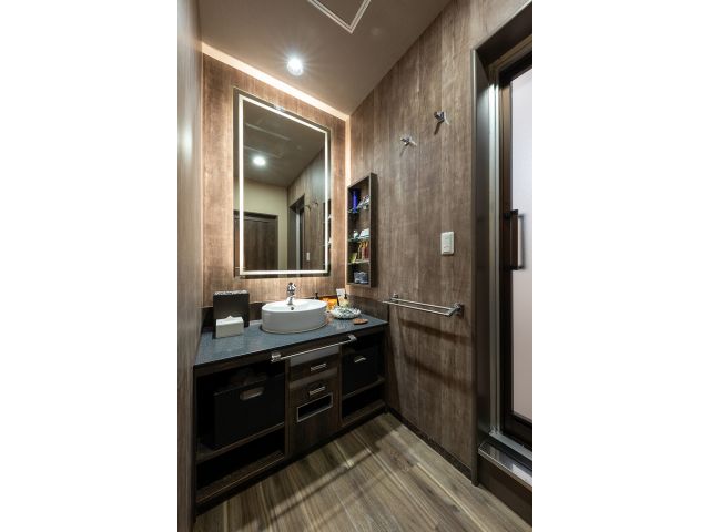 203　ラグジュアリー 