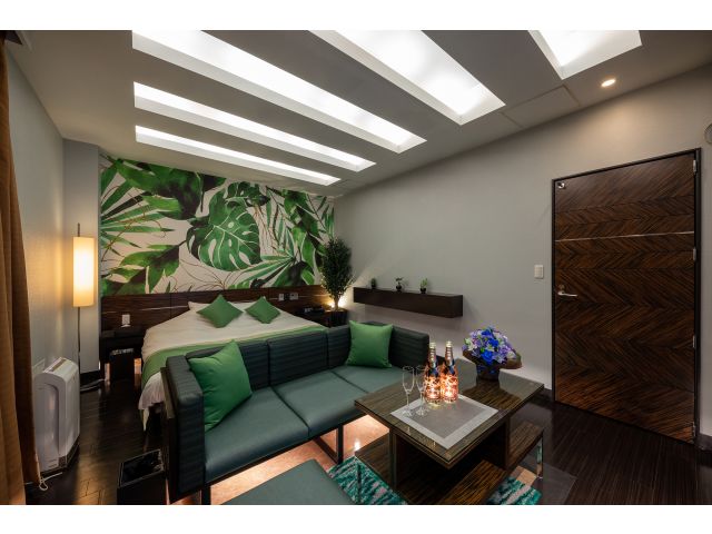 512　ラグジュアリー