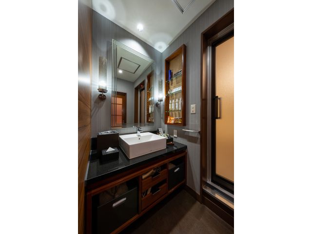 611　ラグジュアリー 