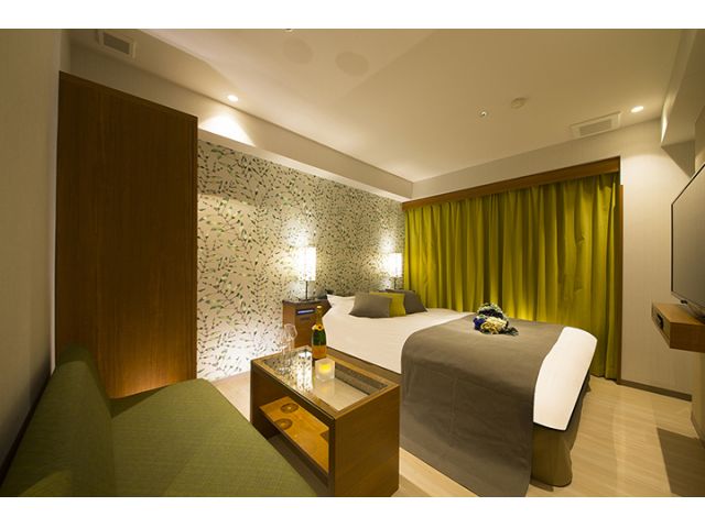 HOTEL DOOR