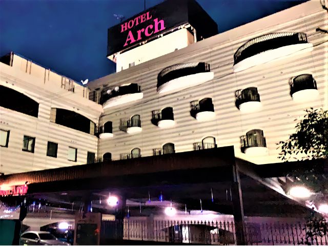 HOTEL  Arch