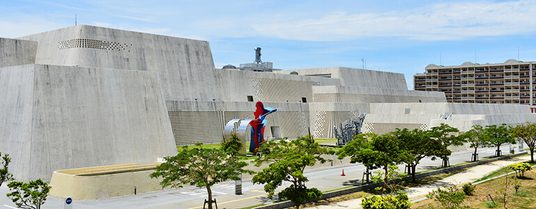 沖縄県立博物館・美術館 (おきみゅー)