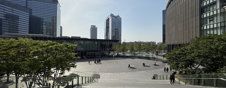 ウメキタ広場