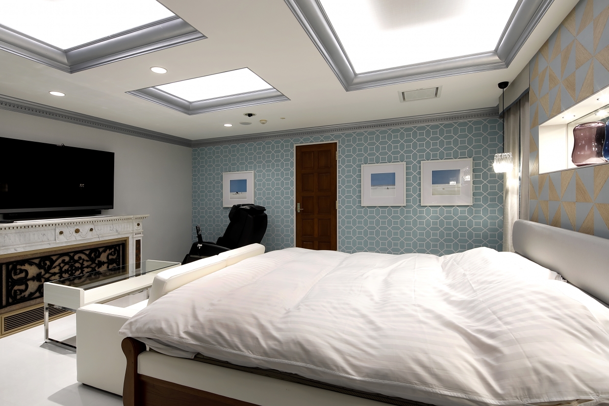 □喫煙□ワイドキングベッドルーム｜素泊まり｜18時～のお得なレイトチェックインプラン