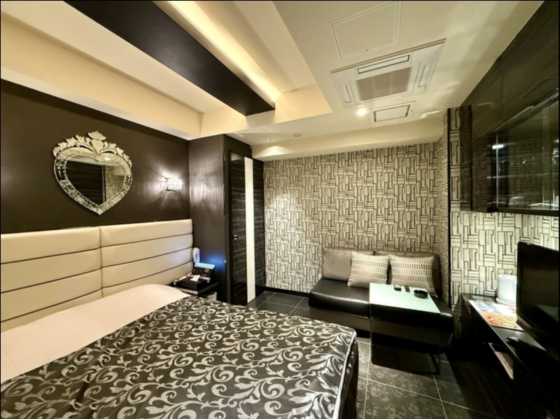 【カップルズ限定】★金曜★特典満載★ワイン付き”破格”レイトアウトプラン「最大13時間滞在可」